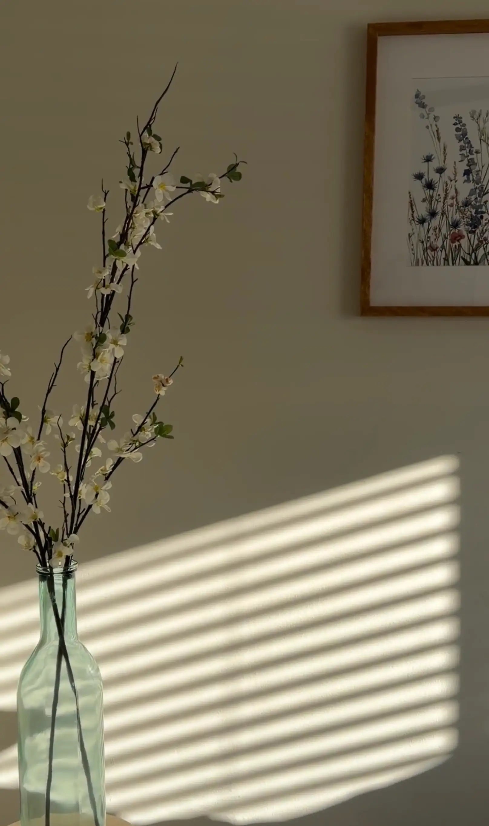 Video review showing wildflower botanical prints in natural wood frames. By Wall Art Set